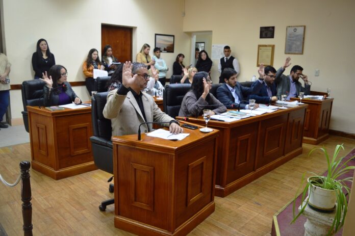 4873_0_concejales__aprobando_4ta_ses_2024jpg