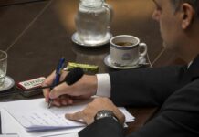 Adorni presentó la declaración jurada: dijo tener un patrimonio de $944 millones